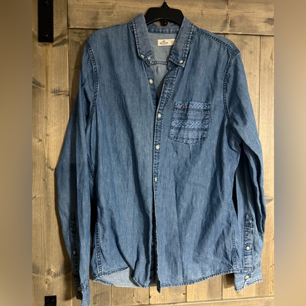 Hollister Chambray Denim Button-Down Shirt (Size XL)